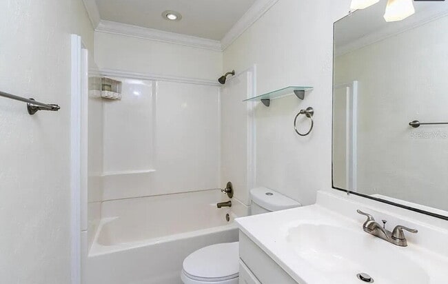 Building Photo - Centrally Located 3 bedroom 2.5 bath Townh...
