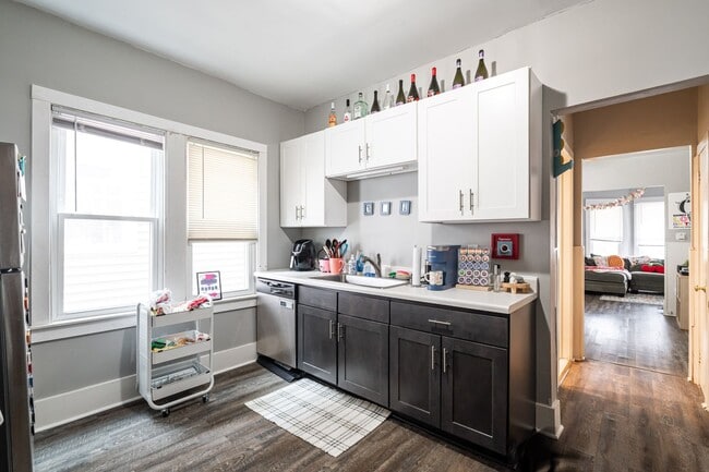 Building Photo - Bartlett Lower steps to campus