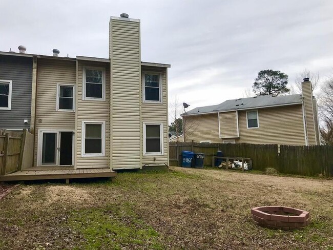 Building Photo - 5960 Blackpoole Ln