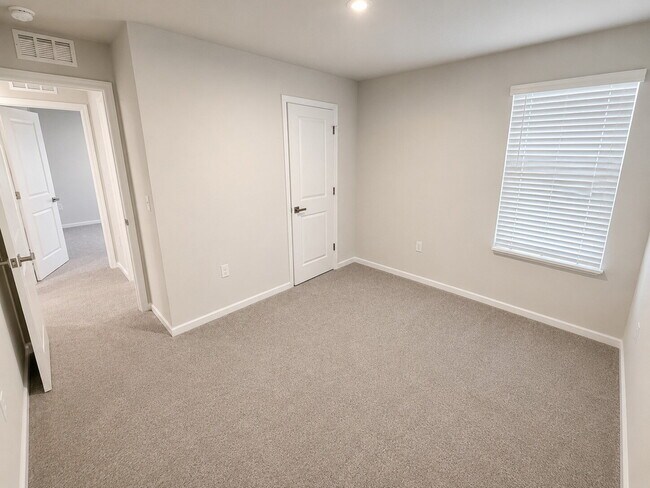 Building Photo - Available Now! Stunning 2025-Built 4BR/2BA South Lakeland Home with Office, Loft, and EV Charger!