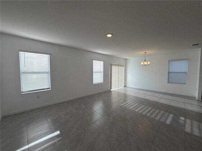 Building Photo - 276 Willow Bend Dr