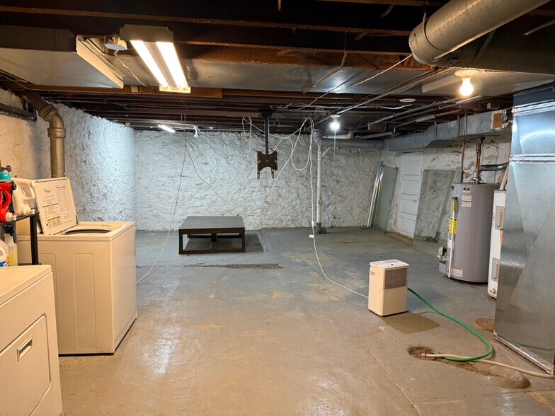 Building Photo - 3238 Mt Pleasant St