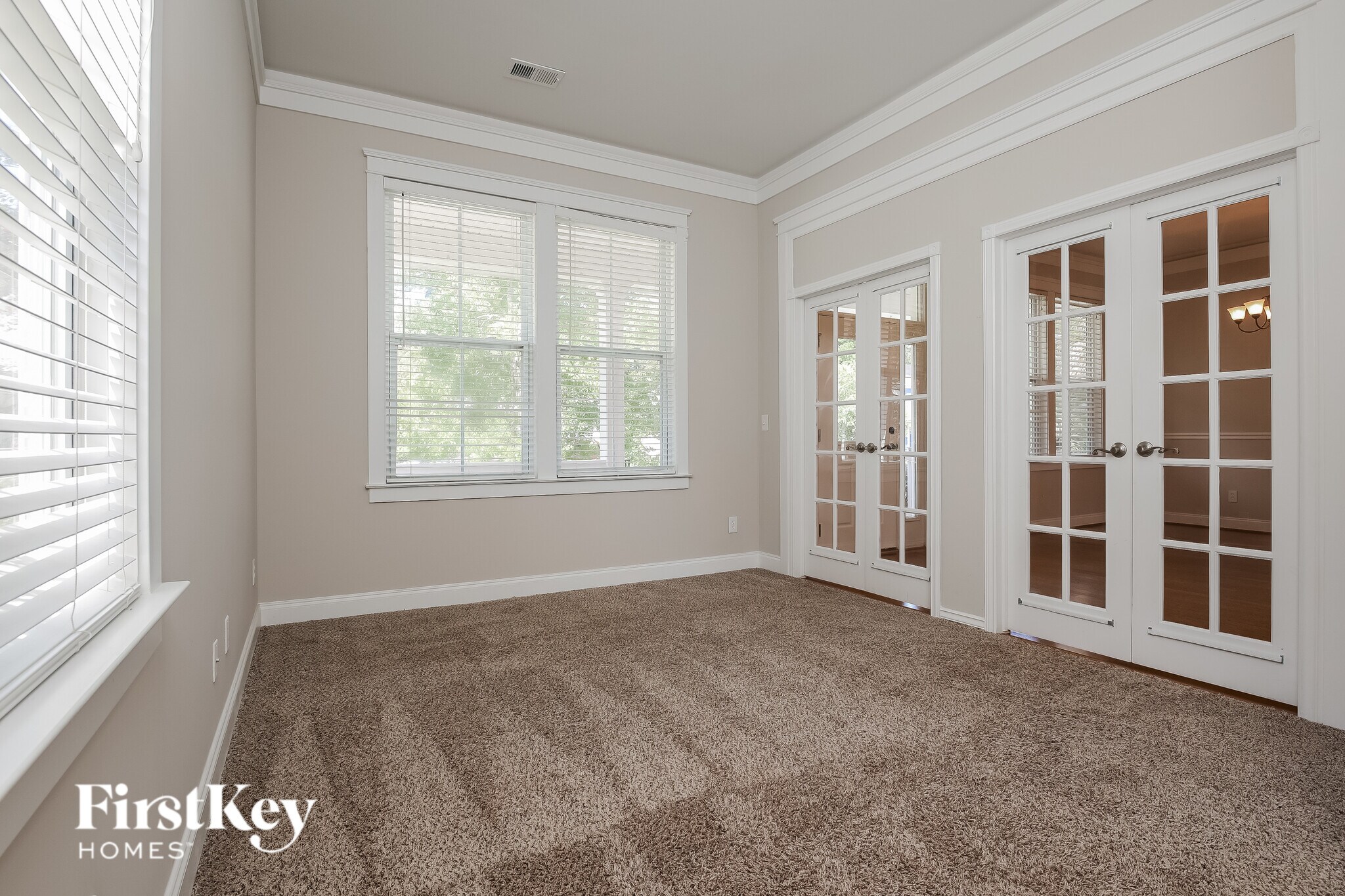 Building Photo - 228 Silverwood Ln