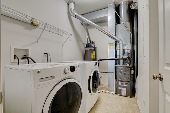 Building Photo - 210 Rosehall Dr