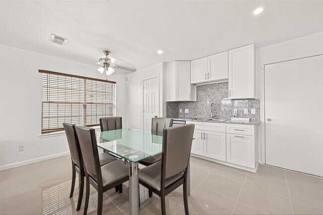 Building Photo - 15707 Crooked Arrow Dr