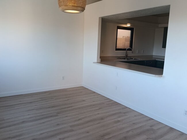 Building Photo - 3 Bedroom, 2 Bathroom Home! Schedule a Showing!