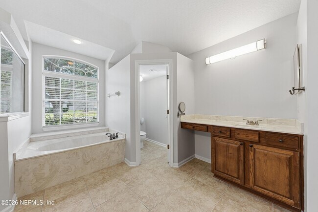 Building Photo - 13844 Fish Eagle Dr W