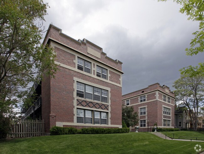 Primary Photo - Kenilworth Court