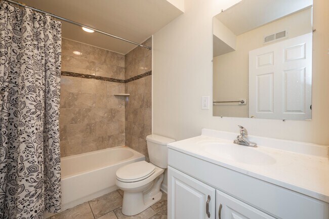 Building Photo - 1519-21 N 16TH ST Unit C4