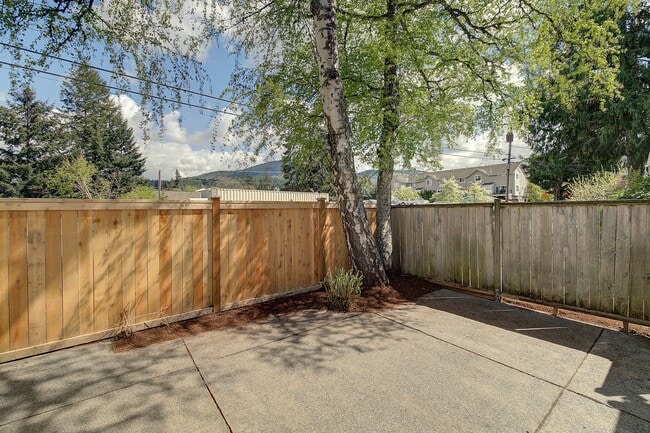 Building Photo - 2Bd/1Ba Issaquah Duplex