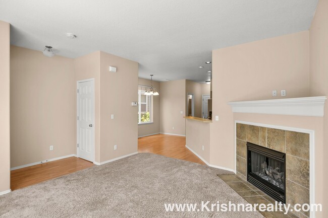 Building Photo - Lovely 3 BD* 2.5 Arbor Station Townhome Av...
