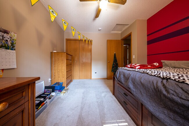 Building Photo - 17473 Hayes Ave