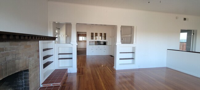 Building Photo - Enjoy The River Breeze On The Front Porch