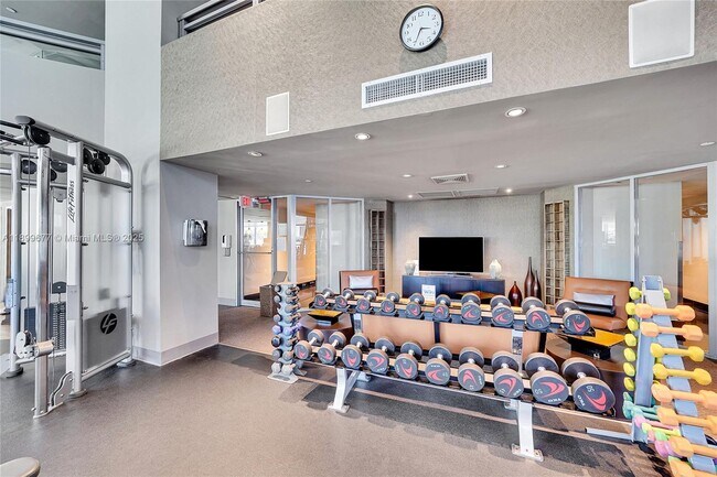 Building Photo - 3101 S Ocean Dr