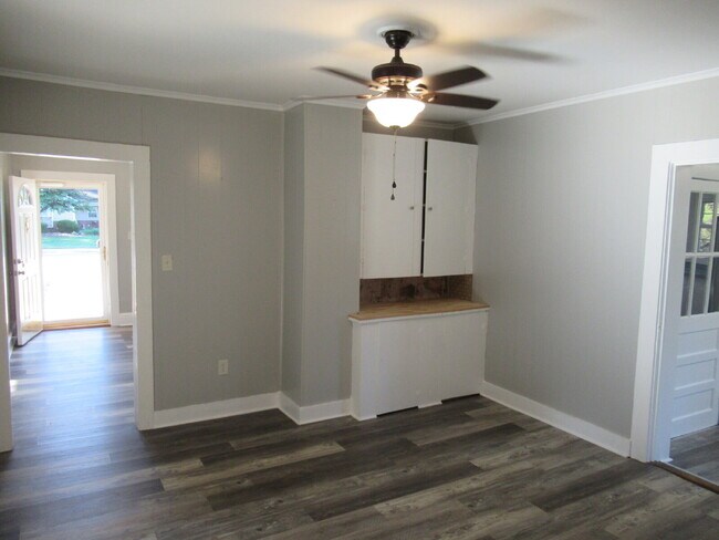 Building Photo - Check out this beautifully renovated white...