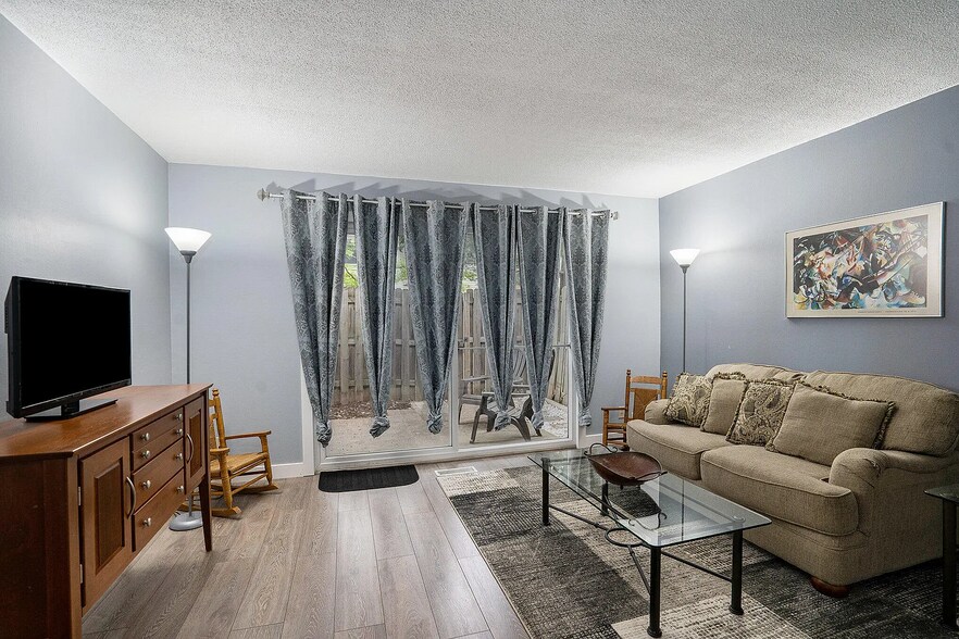 Building Photo - 3567 Kenbrooke Ct