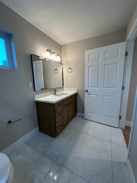 Building Photo - 276 Lippert Ave