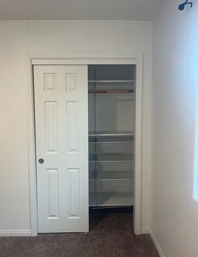 Building Photo - New 3 bedrooms 2 bath home move in ready