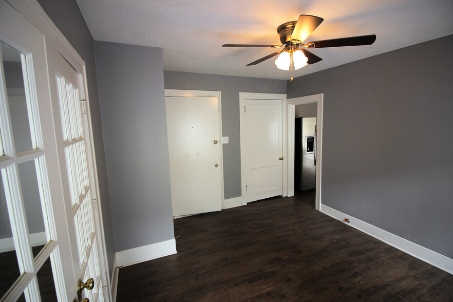 Building Photo - 4405 Woodside St