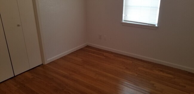 Building Photo - Super cute 3/1.5