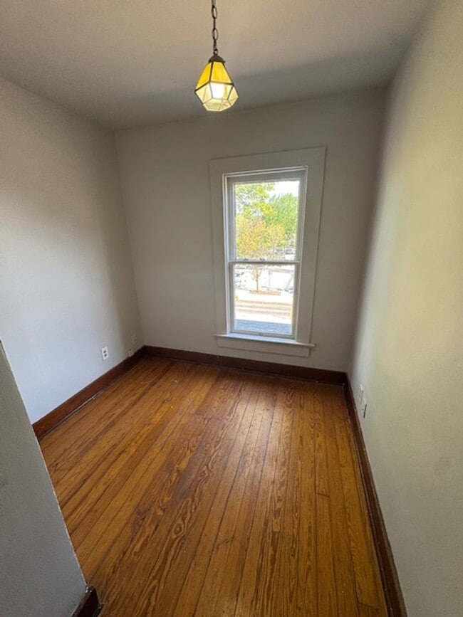 Building Photo - 901 W Main St