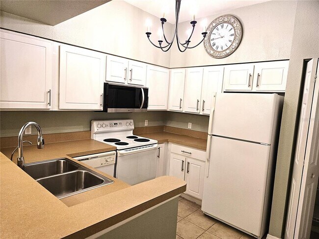 Building Photo - 4833 SW 91st Terrace