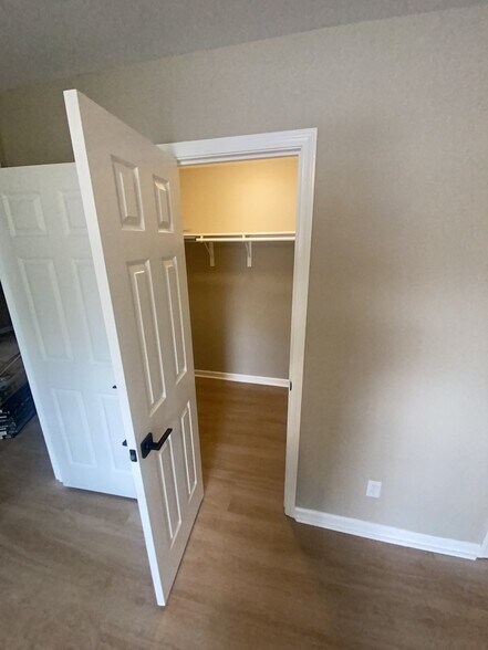 Building Photo - 3329D Moorewood Dr