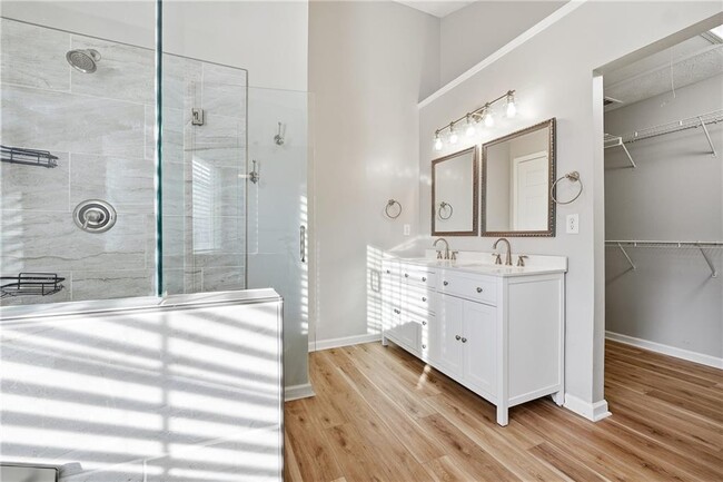 Building Photo - 2335 Winthrope Way Dr