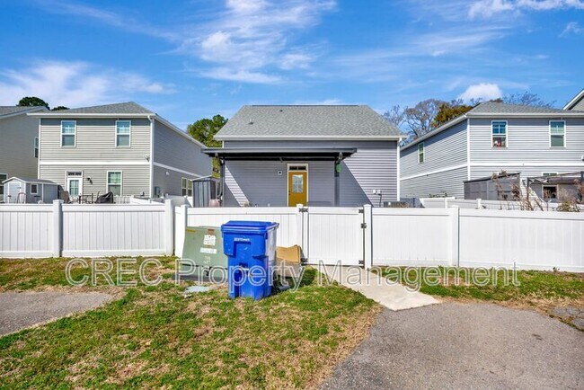 Building Photo - 3988 Hillyard St