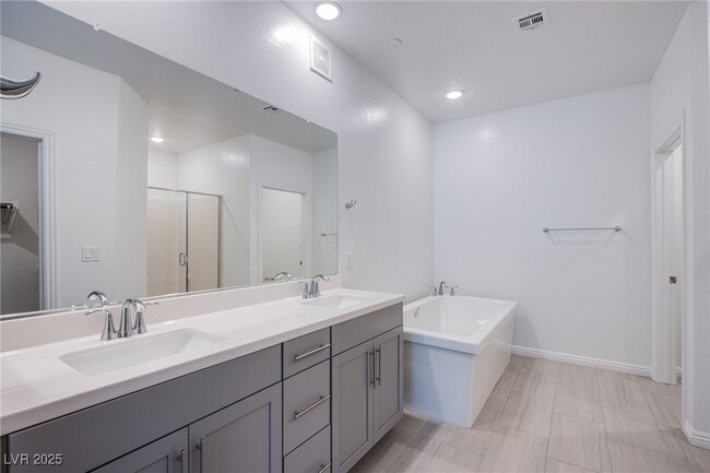 Building Photo - 2555 Hampton Rd