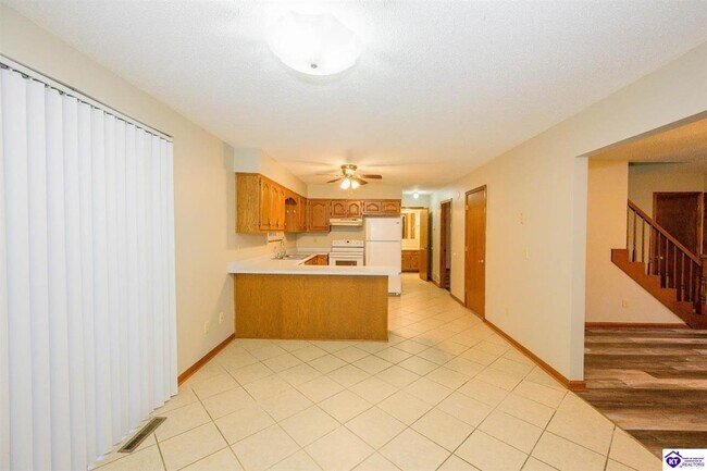 Building Photo - 2001 Oak Meadow Dr