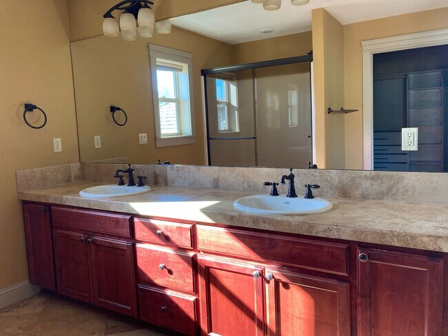 Building Photo - West Meadows Estate 2-Story Home in Salem