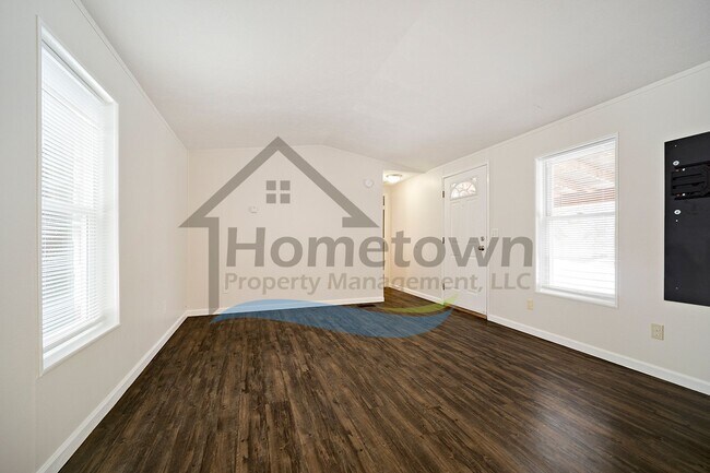 Building Photo - 2 Bedroom 2 Bathroom Home with Off-Street Parking Available in Athol!