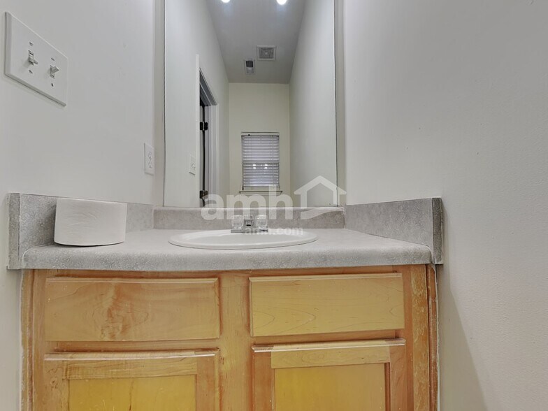 Building Photo - 148 Ventura Trl