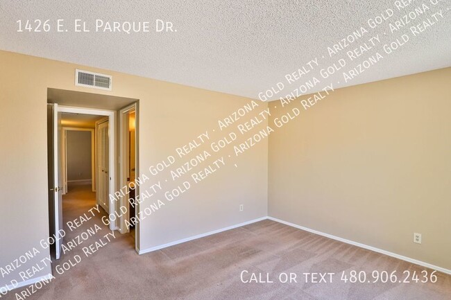 Building Photo - Knoell Villa Solano