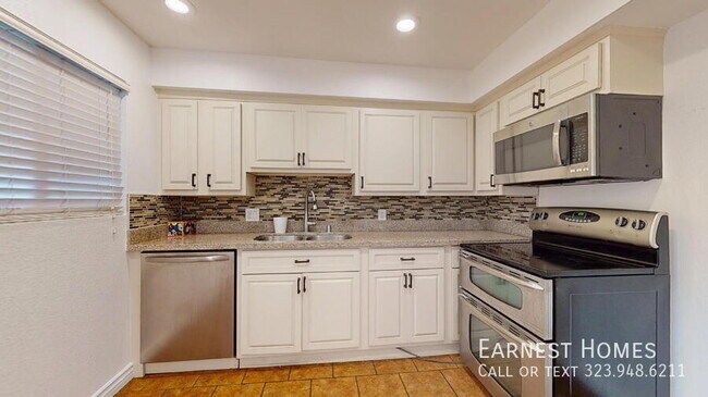 Building Photo - 5652 Yolanda Ave