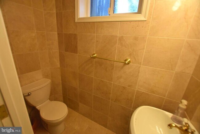 Building Photo - 10118 Cedar Ln