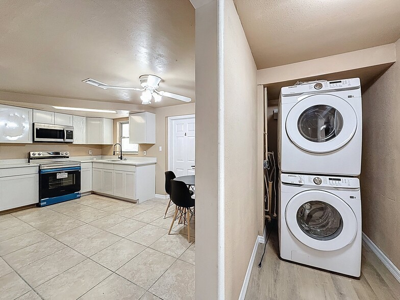 Building Photo - 3632 Brompton Dr