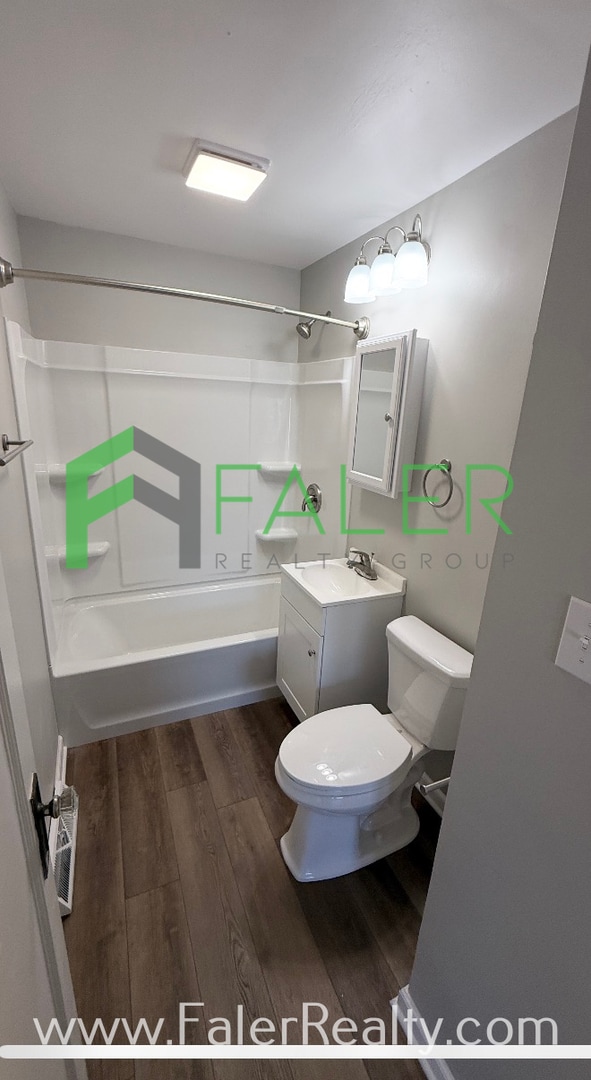 Building Photo - Belmont Bungalow!