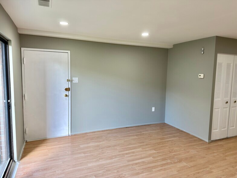 Building Photo - 9926 Haldeman Ave