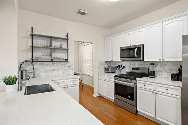 Building Photo - 13039 Scofield Farms Dr