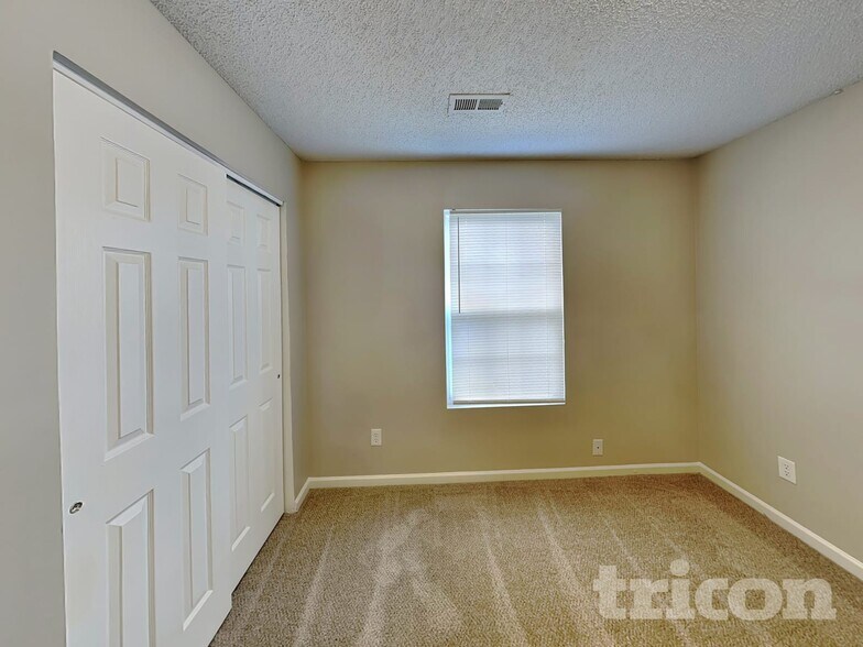 Building Photo - 2102 Taras Trace Dr