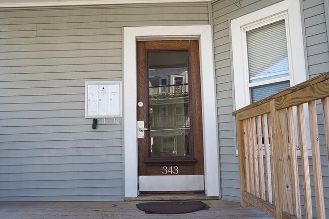 Building Photo - 344 Centre St