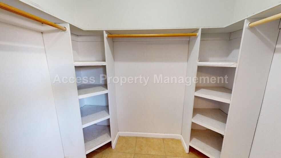 Building Photo - 3002 Lake Park Ct