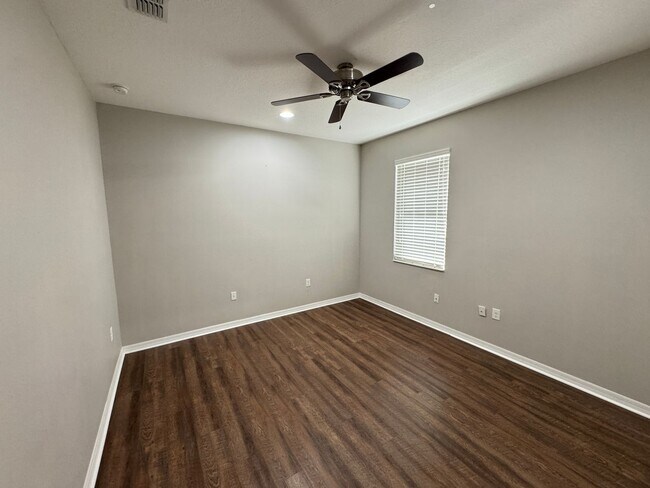 Building Photo - $300 off of a month of rent!! Experience the Epitome of Lakeside Luxury Living — For Rent in Narc...