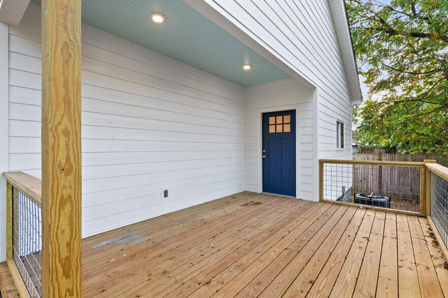 Building Photo - 2006 E 14th St