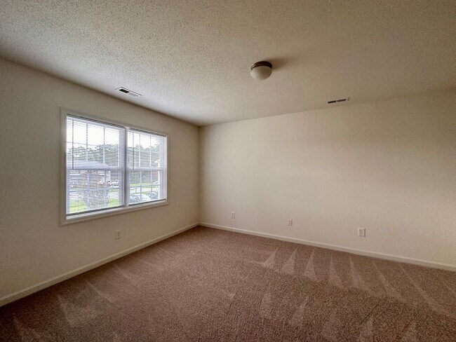 Building Photo - 105 E Coopers Ct