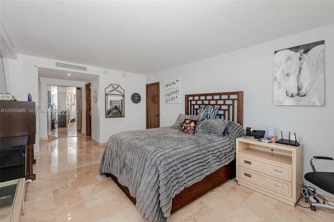 Building Photo - 11111 Biscayne Blvd