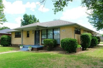 Building Photo - 1444 SW 68th St