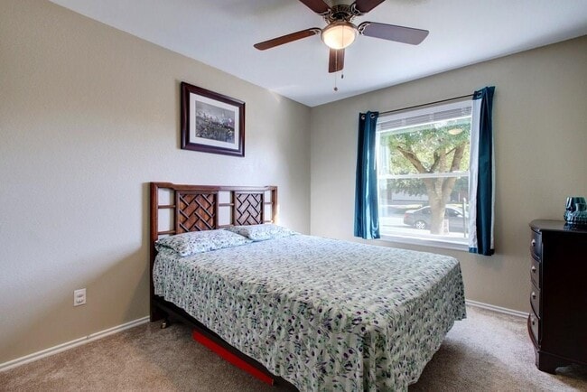 Building Photo - 450 Carriage Way